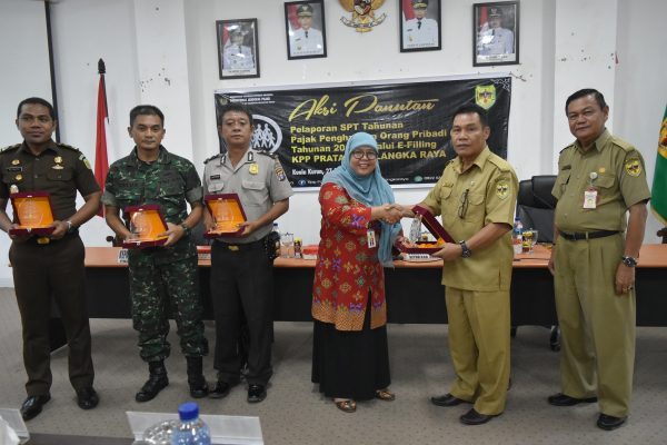 Pejabat Negara Kabupaten Gunung Mas Taat Dalam Membayar Pajak