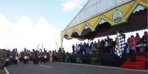 Kontingen Kabupaten Gunung Mas Mengikuti Pawai Ta’aruf