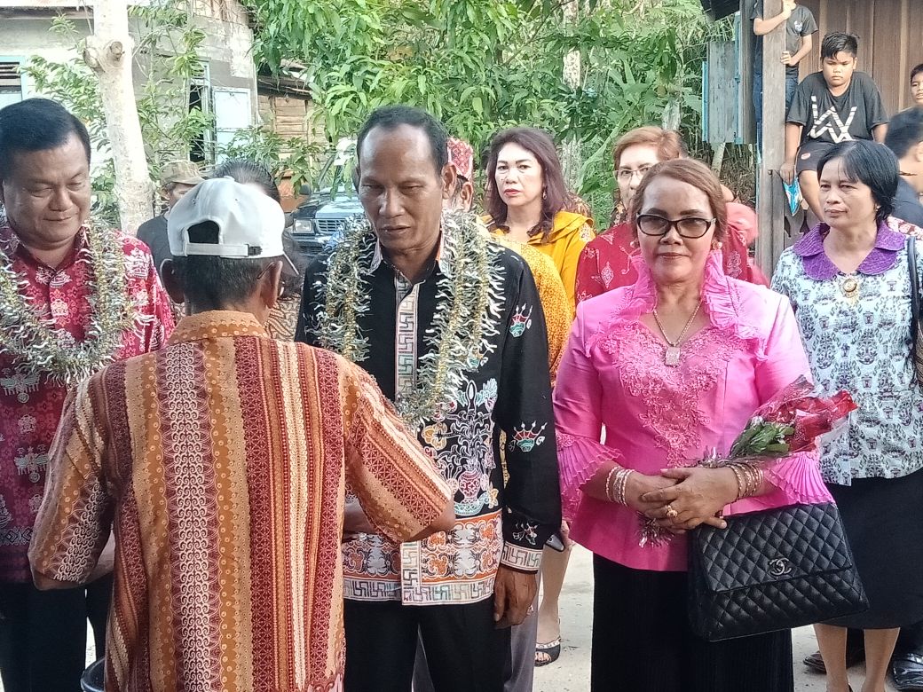 Bupati Gunung Mas Merayakan Haring Kaharingan Di Desa Tewai Baru