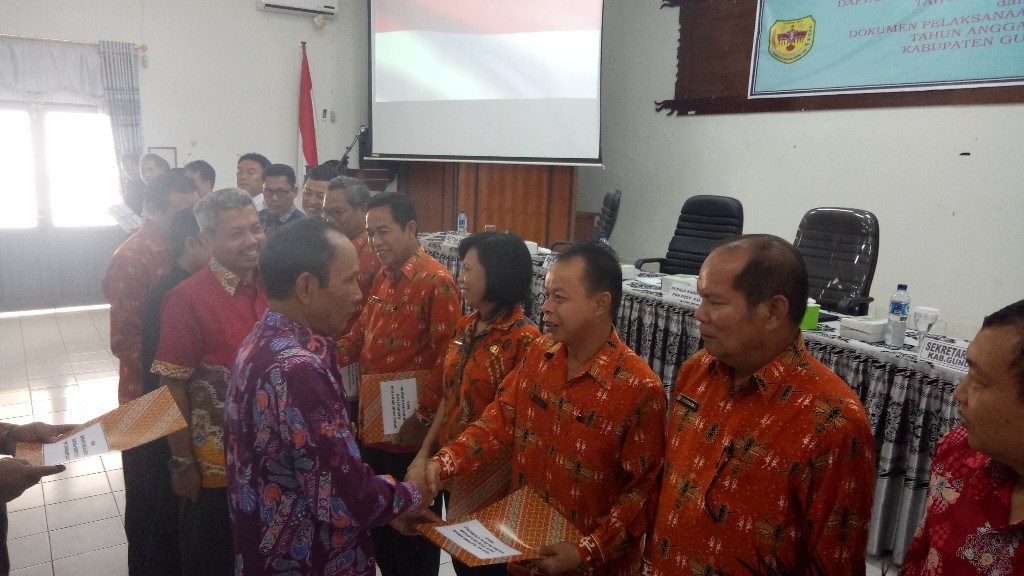Penyerahan DIPA & DPA TA. 2019 Secara Simbolik Oleh Bupati Gumas