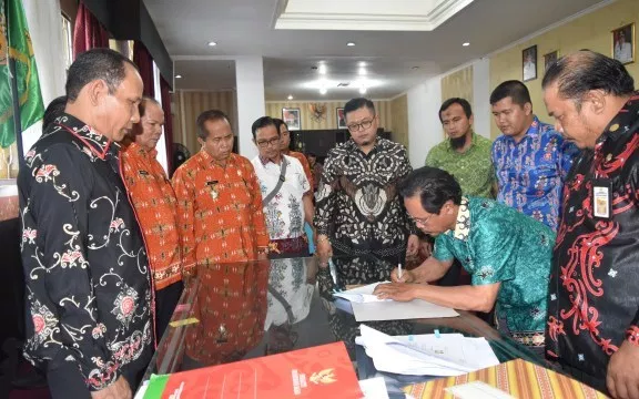 Penandatanganan MOU Antara Koperasi dan PT. ATA, Dipimpin Bupati Gumas