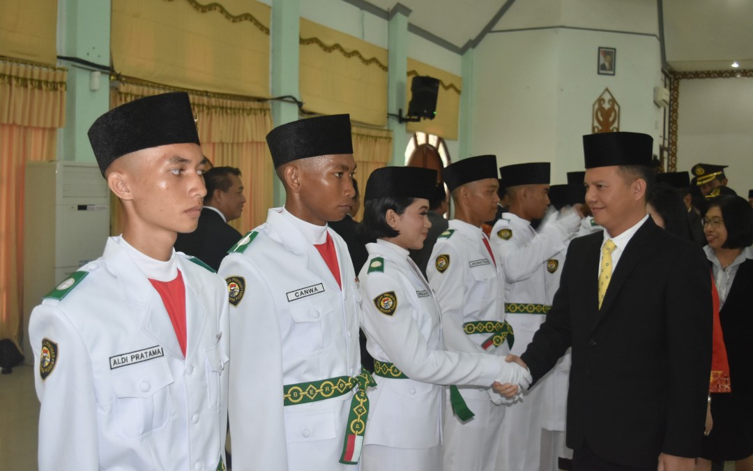 Bupati Gumas Kukuhkan 62 Pasukan Paskibraka HUT RI Ke-74