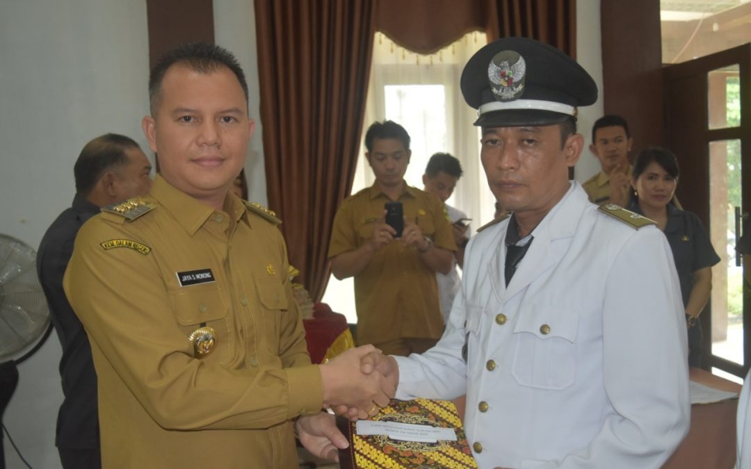 Ini Harapan Bupati Gunung Mas saat Melantik Pj. Kades Batu Nyiwuh