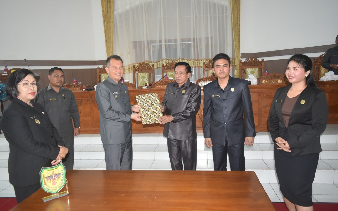 Naskah Berita Acara persetujuan bersama RAPBD Tahun 2020 Diserahkan