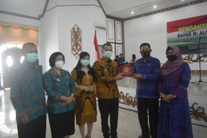 Pengantar Alih Tugas Ketua Pengadilan Agama Kelas II Kuala Kurun Dihadiri Bupati Gumas Bersama Isteri