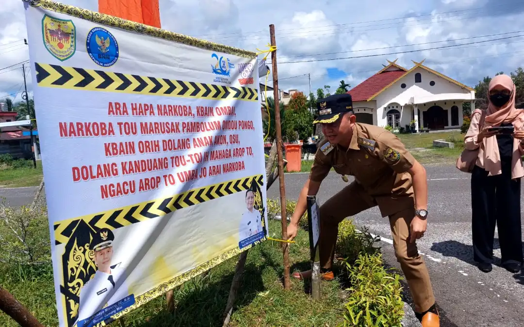 pecahkan rekor muri spanduk sebanyak 5020 buah dipasang
